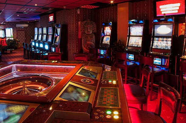 etoh mobile app interface showing sportsbooks and live games